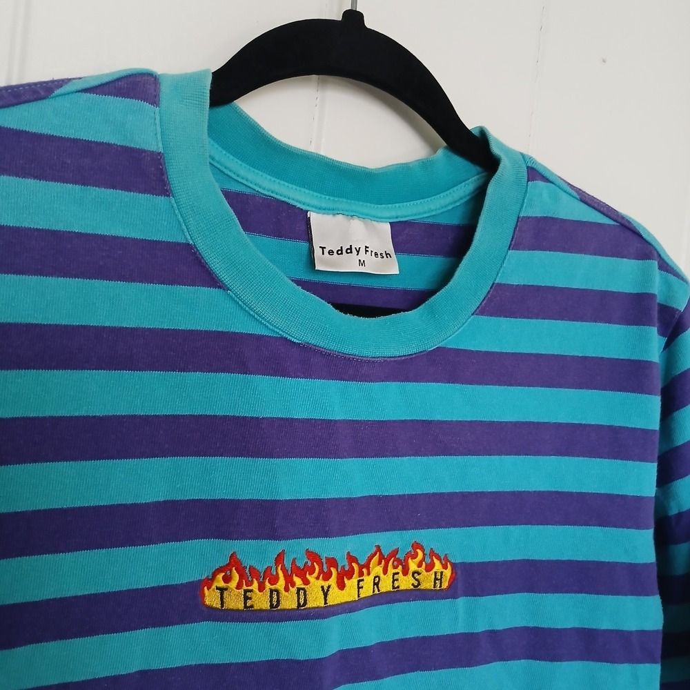 Teddy Fresh T-Shirt Spellout Flames‎ Embroidered Logo Men's Medium Stripe Purple